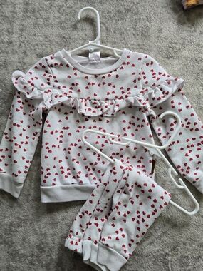 Heart Outfit - Pull Over And Sweats